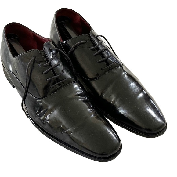 Hugo Boss leather Oxford shoes.